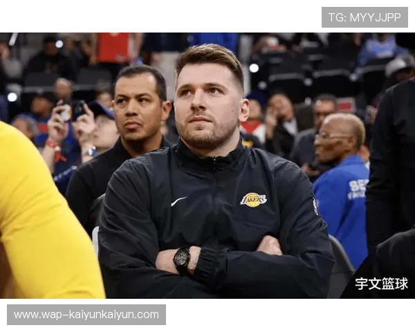 欧洲球迷凌晨抢购东契奇球衣,NBA全球影响力持续扩张 欧洲球迷凌晨抢购东契奇球衣,NBA全球影响力持续扩张